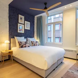 Shway - The Blue Parrot Appartement